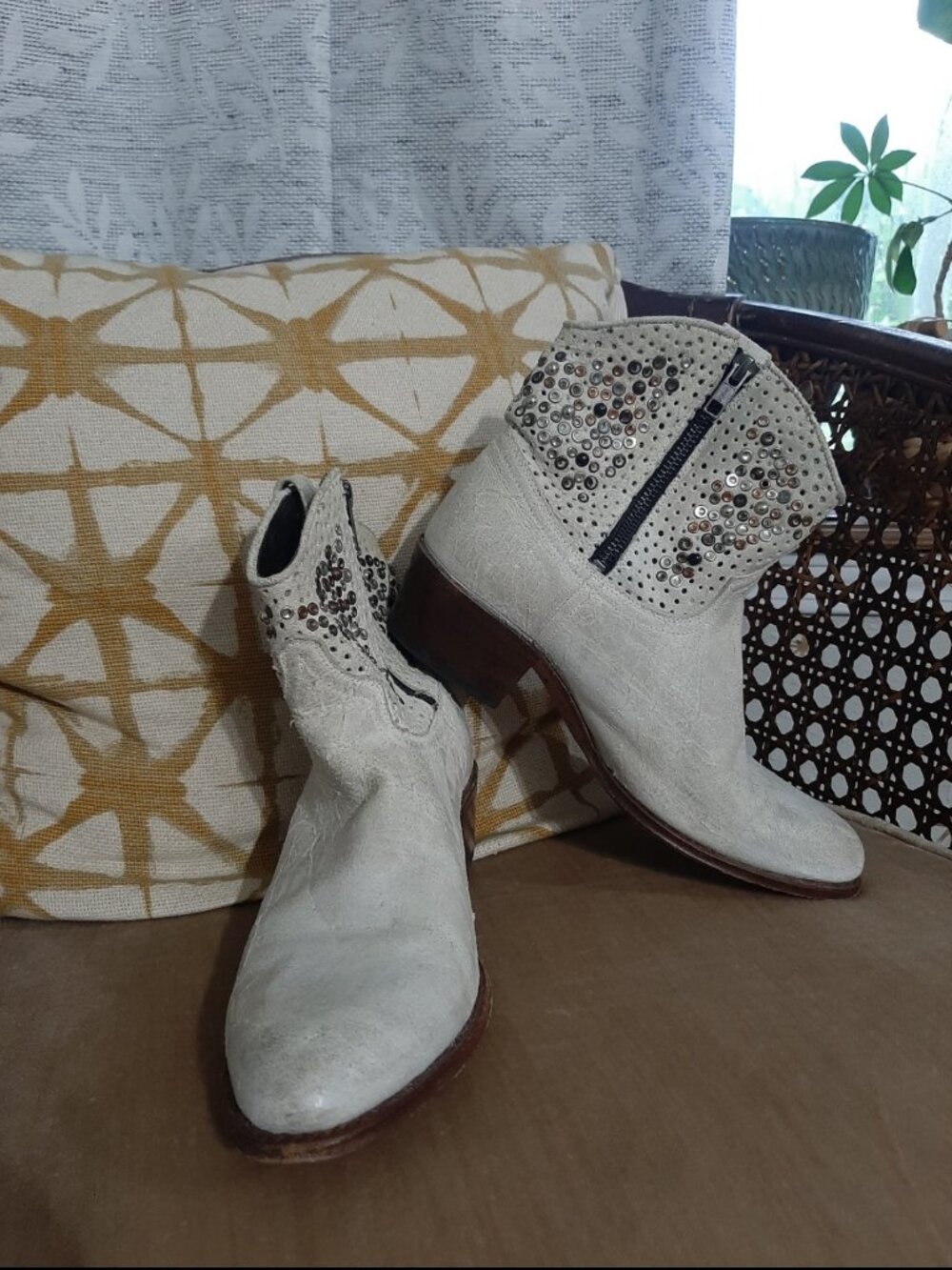 Frye cowgirl boots studded distressed vintage Deborah Spanish leather y2k 8 farm